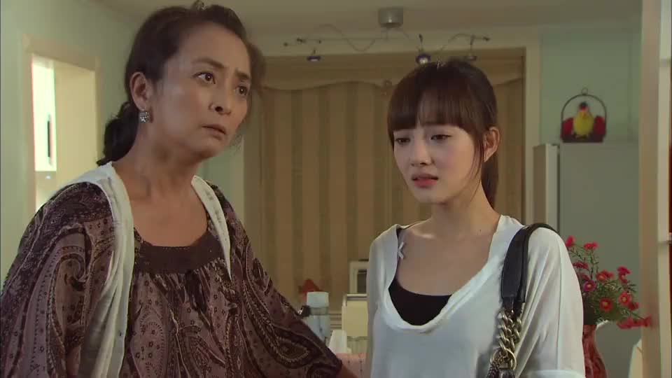 弟媳妇穿短裤去上班,小姑子看不过去,居然说弟媳不正经