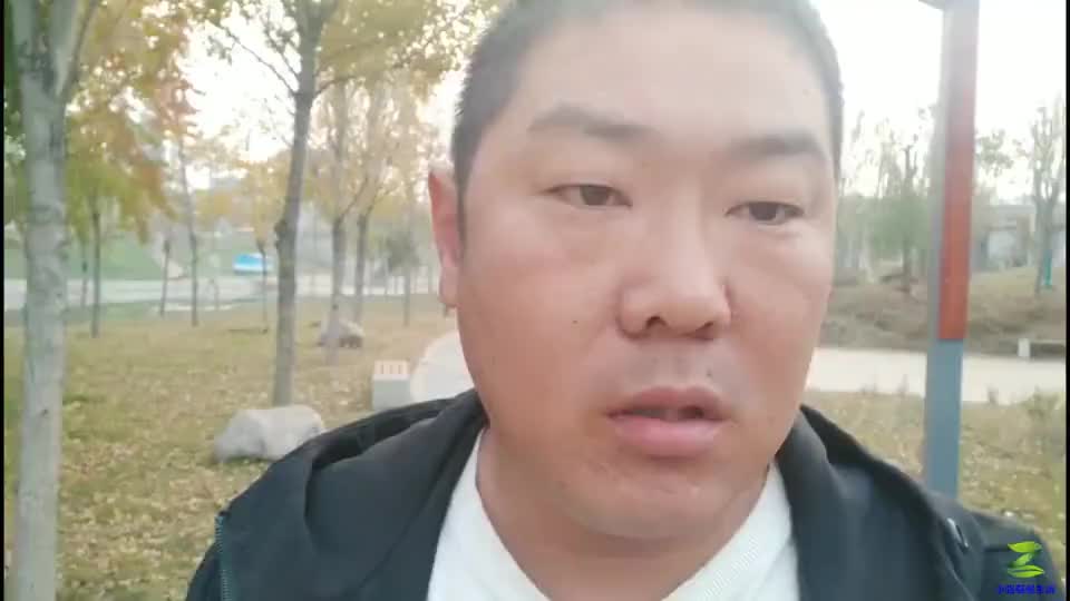 傻小强去参加妈妈葬礼谁知在告别仪式上妈妈的眼睛竟然动了