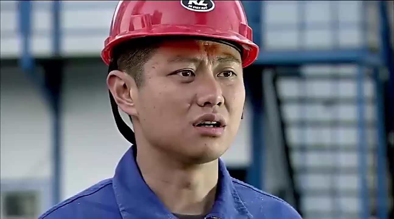 范天雷坑了两个人之后,又套路民工李二牛去当兵,二牛一脸懵懂.