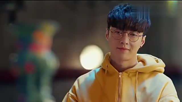 黄金瞳:庄睿将马胖子给的五百万,交给皇甫云打理!