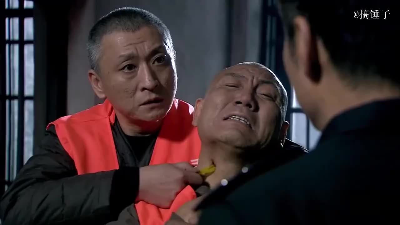 走进看守所:狱霸欺负新人,哪料新人是死刑犯,武警部队都惊动了