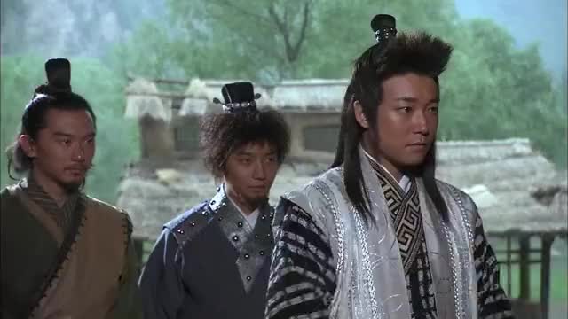 易天行接受不了名剑山庄败落, 发疯起来就像拆家