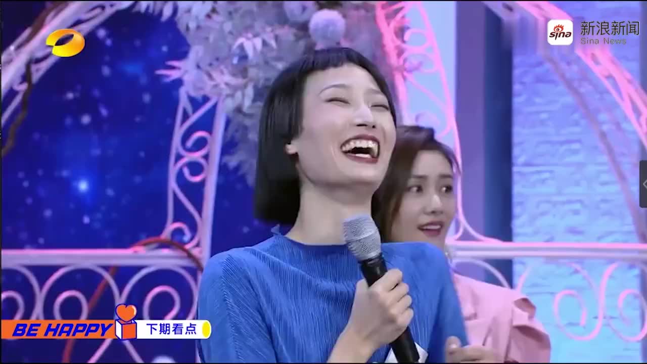 王一博_天天向上_和朱瑾慧跳舞_两人现场牵手_一脸害羞太甜了