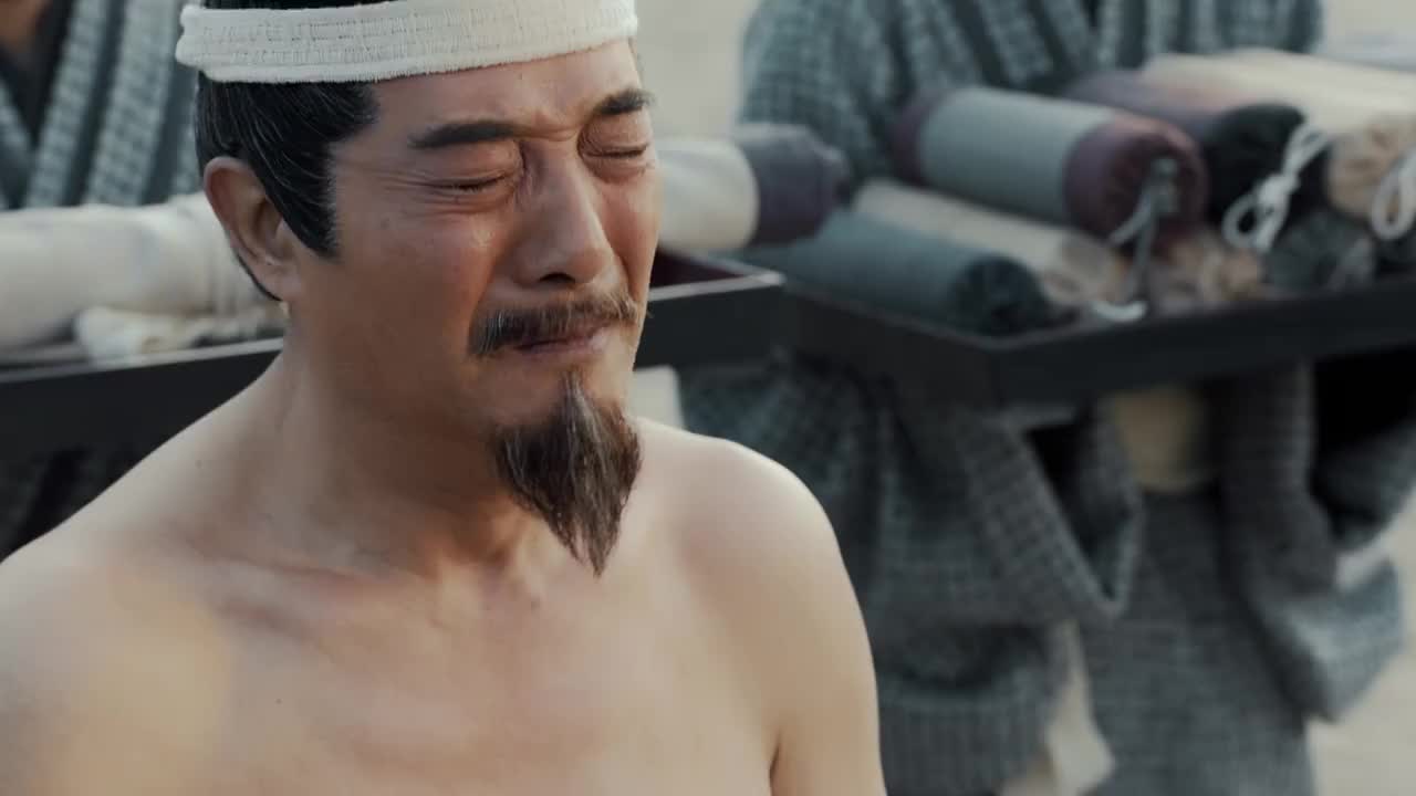 东周君携百官投降这段,就算是大冬天也要赤膊上阵遵循先人礼制