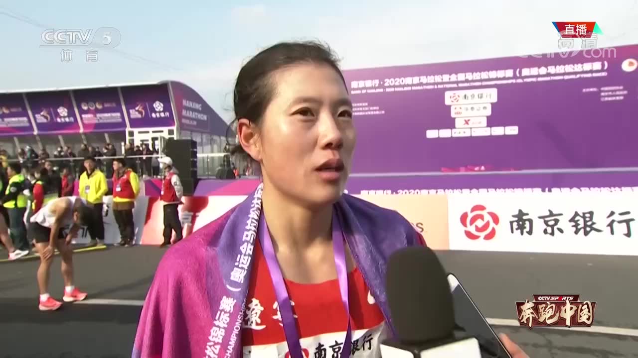 去年北京马拉松,李丹跑出了2小时29分20秒的成绩,11月