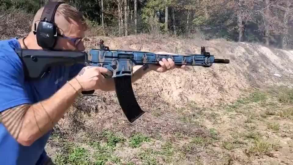 雷明顿tac 14霰弹枪,加装黑色霰弹,户外靶场射击实测