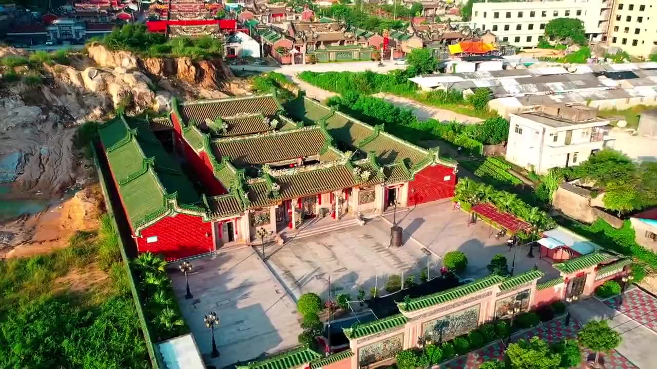 惠来这个祠堂,太豪华了.