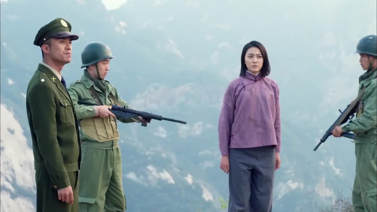 末日崩塌:黄发姑娘翻车坠崖,被吊悬崖半空,救援人员施救