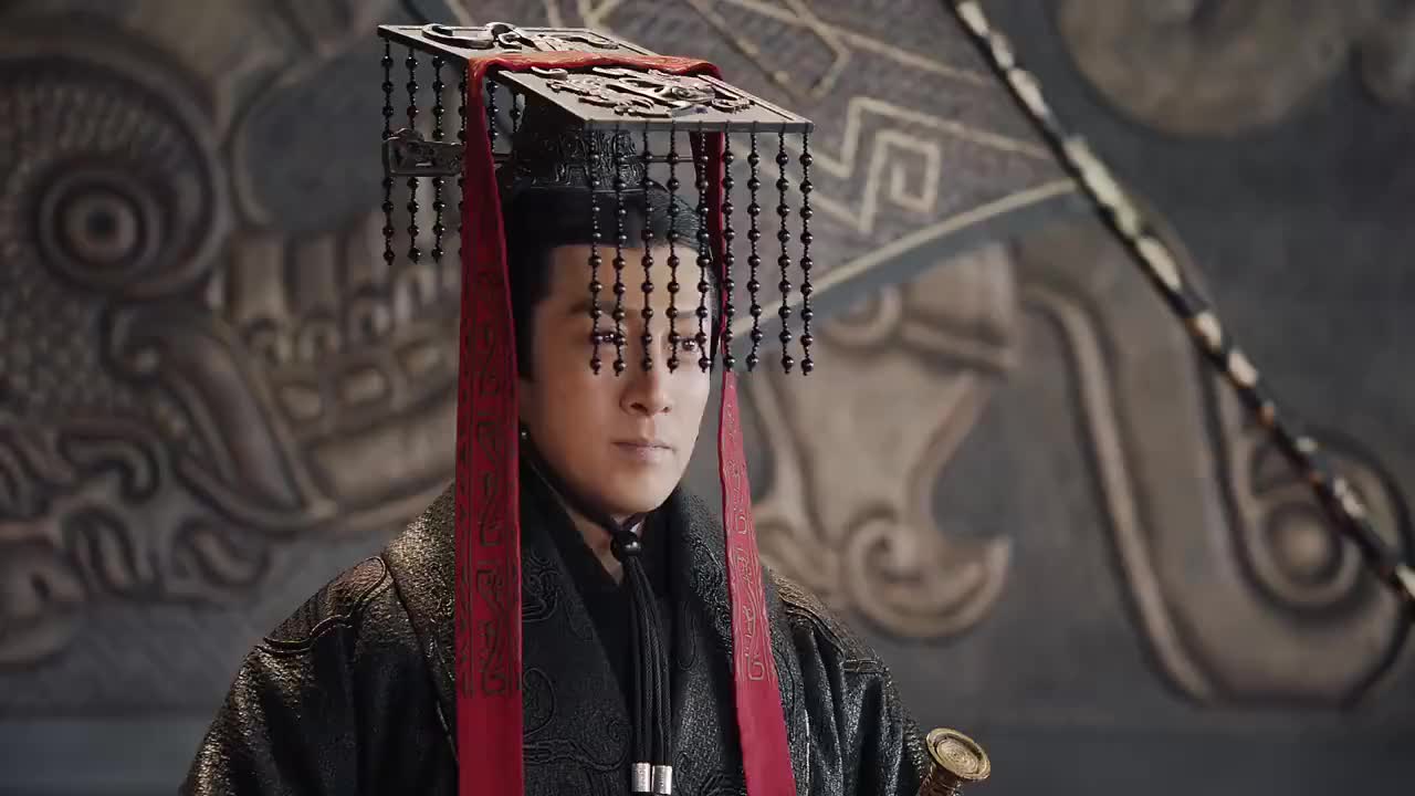 太子丹上朝拜见秦王嬴政,对话时却被吕不韦多次打断