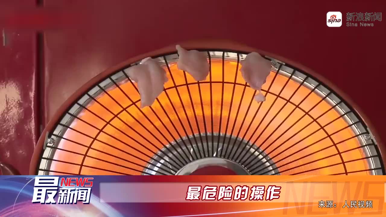 猴子玩弄打火机谁料打火机突然爆炸当场崩掉一嘴牙