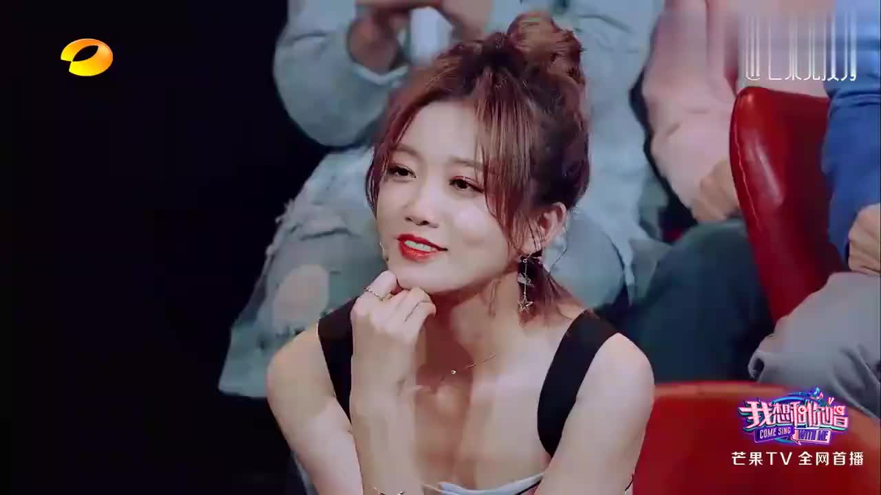 杨宗纬和美女现场尬舞,于莎莎的幽怨的眼神,像极了吃醋的小媳妇