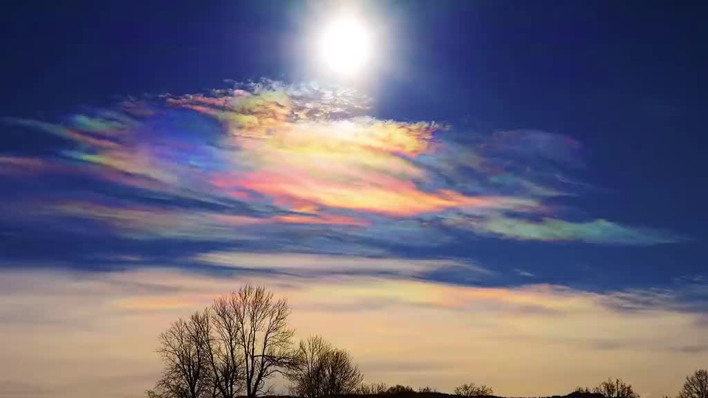 绝美!云南大理天空现七彩祥云