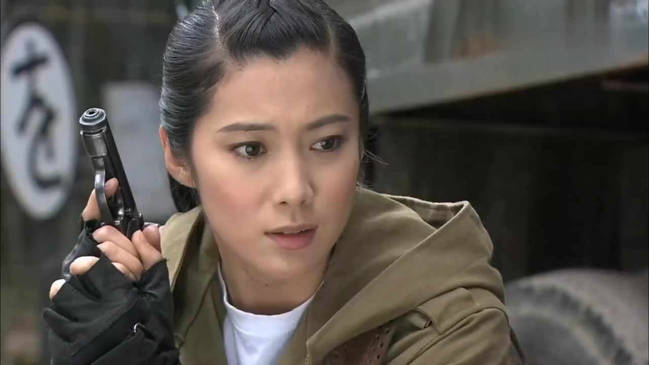 偷袭鬼子营地,柳生美子带兵回防,被狙击手打中要害