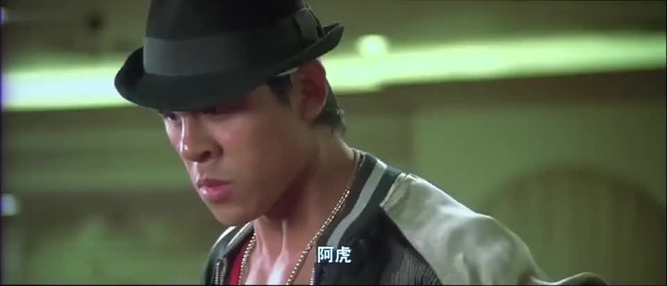 导火线:渣哥被抓进监狱,tony带阿虎回来救人,阿虎斧劈山哥