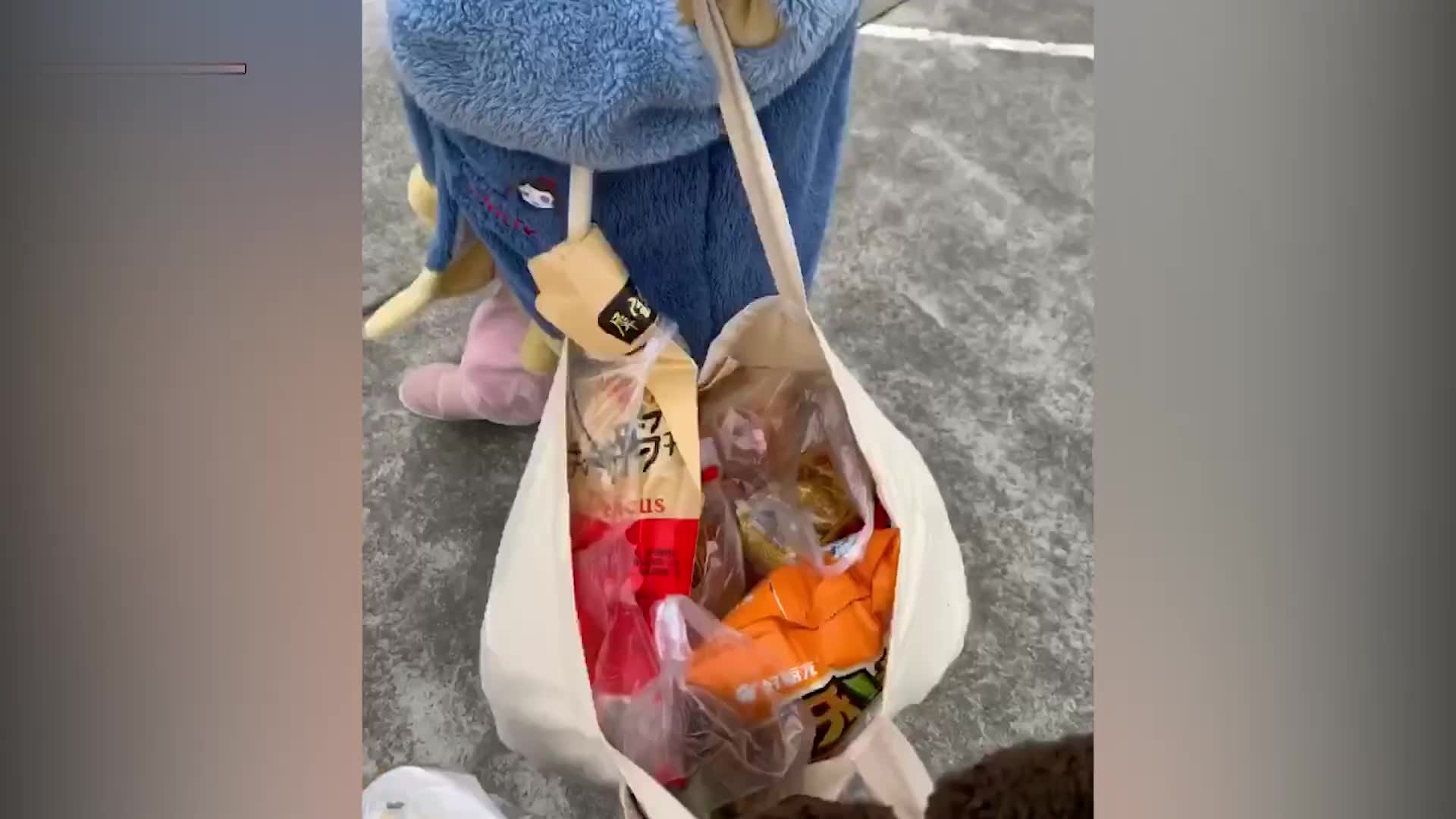 东北一大学生在宿舍用裤子切黄瓜:南方舍友当时都惊呆了_手机新浪网
