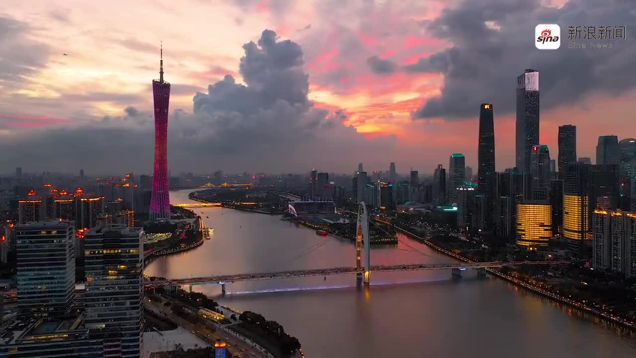 航拍广州大学城共享单车坟场,废弃好几万辆,华南师范对面珠江边