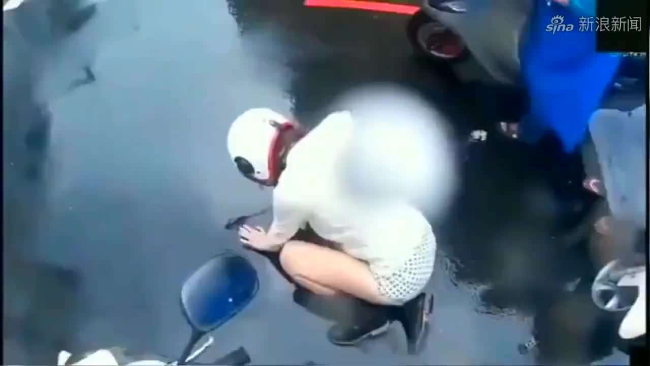 大众女司机高速上尿急太尴尬,憋尿太痛苦了,这次学会了