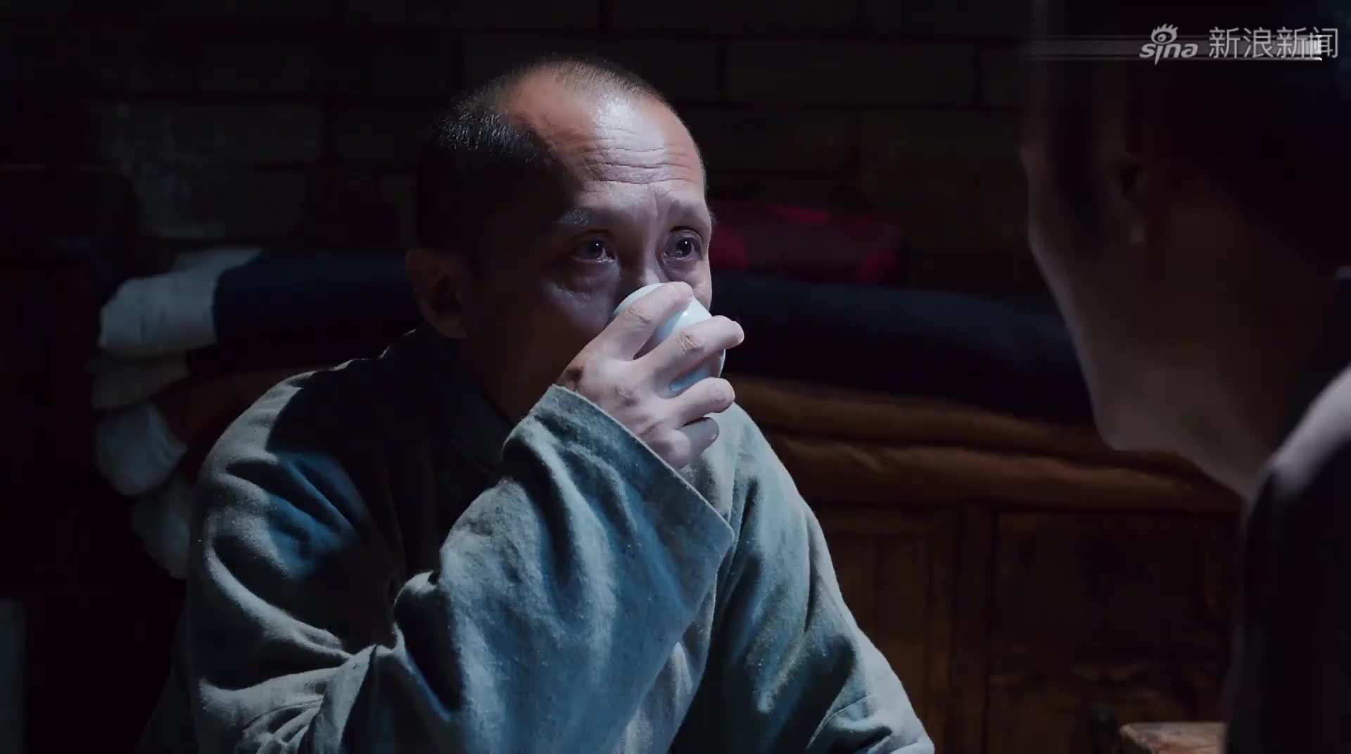 黑娃看着坍塌的窑洞瞬间不知所措老人嘴里说出了真相