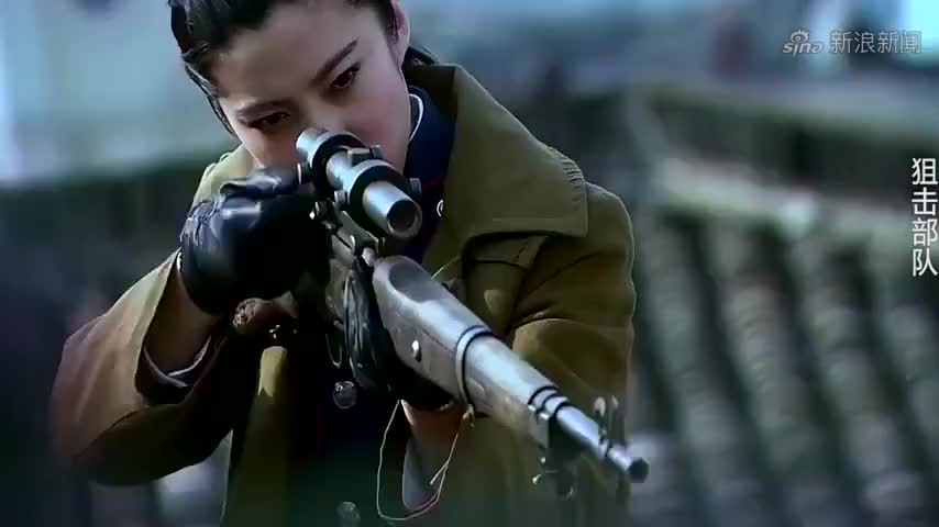 鬼子零式战机空中叫嚣,国军狙击手举枪狙击,一枪击落鬼子战机