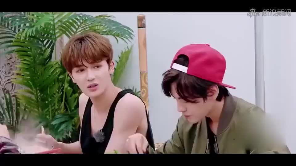 黄新淳撒娇名场面:对黄明昊撒娇让让自己,没想到justi一秒翻脸