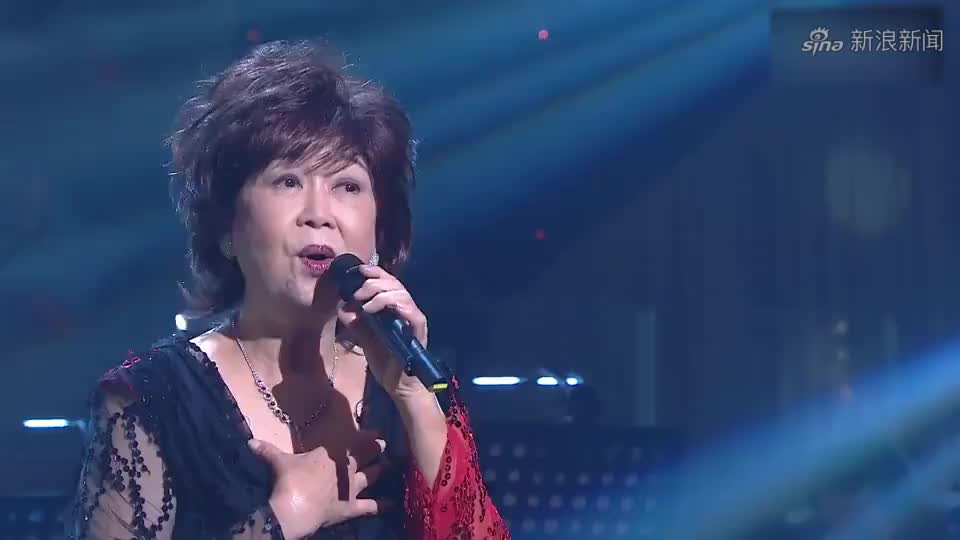 街头艺人芯妮歌唱粤语《忘尽心中情》经典好听