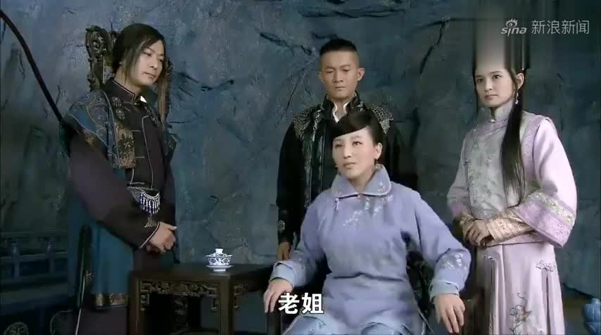 玉格格得知那图鲁吸大烟,悲痛欲绝,毅然决定上吊自尽