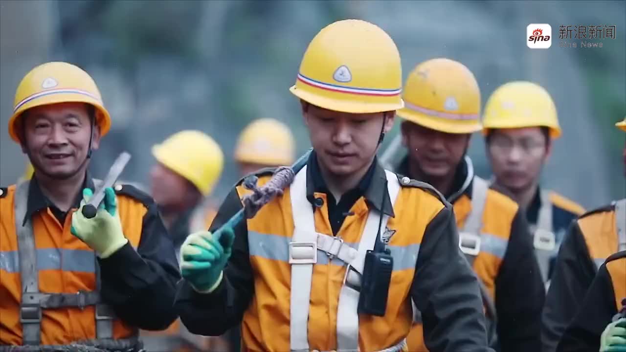 视频:爱豆倒立洗头第一人!时代少年团刘耀文豪立flag被打脸