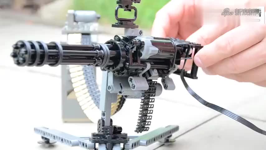 这把加特林机枪没有杀伤力,转速还挺快!