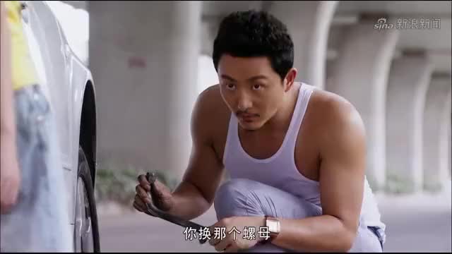 男生女生向前冲:美女衣着宽松来闯关,结果真让人笑死了,搞笑!