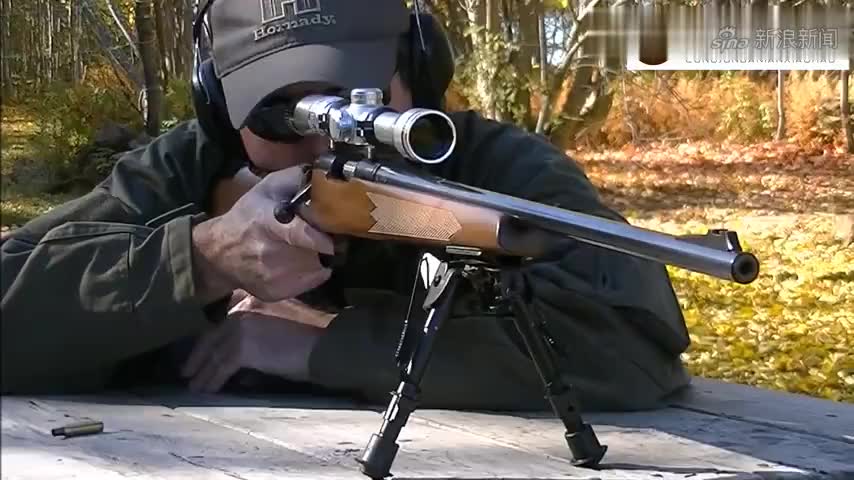 早期的雷明顿半自动步枪,采用5发弹夹供弹,靶场射击测试