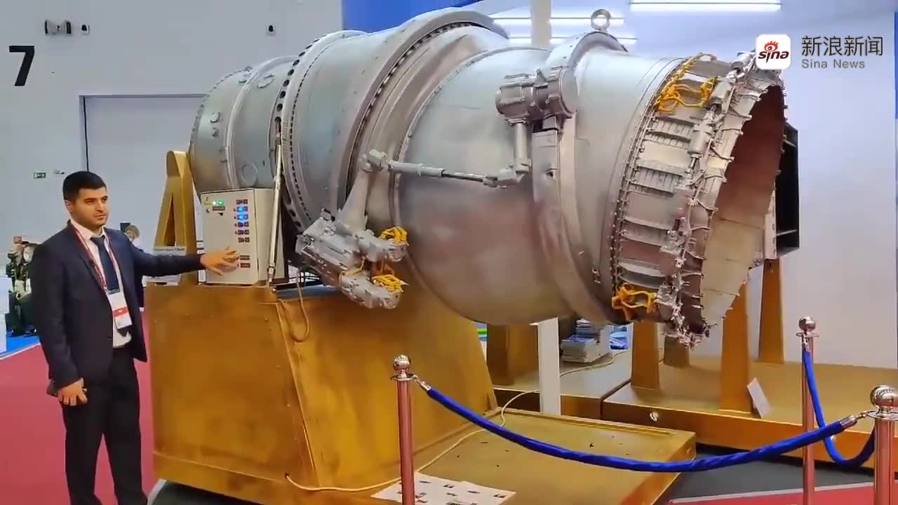 r-79发动机在航展上操作演示,r79当年雅克141垂直起降战机发动机