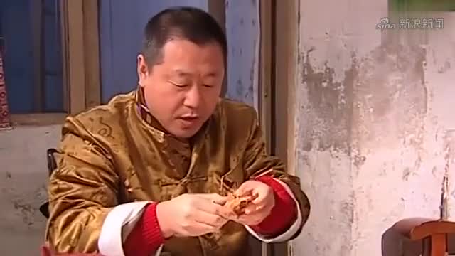 马大帅吃鸡,彪哥看见鸡头动心了:鸡脑子里有秦桧才好吃