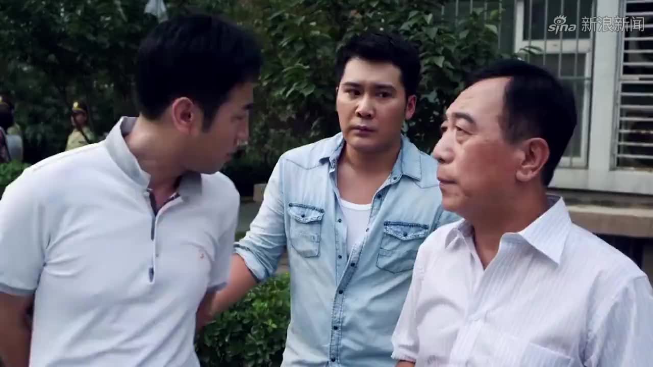 燕赵刑警:李哲和三叔来到市场,挑了一把菜刀,准备作案!