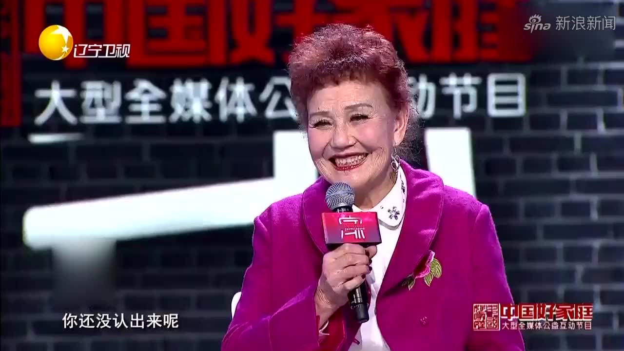冯晓泉现场演唱《中华民谣》,嗓音浑厚,歌唱完美