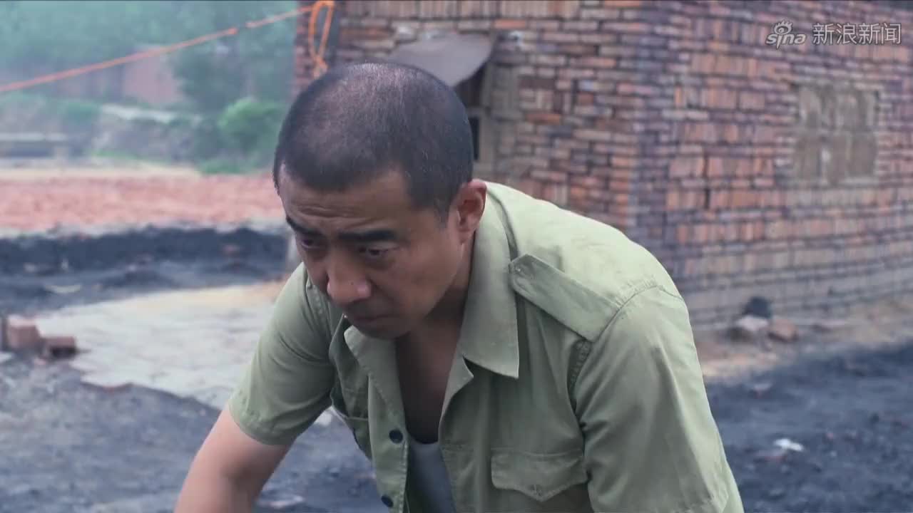 各个击破刑警扮傻子打探黑砖窑竟当众抢老大媳妇这也太强了