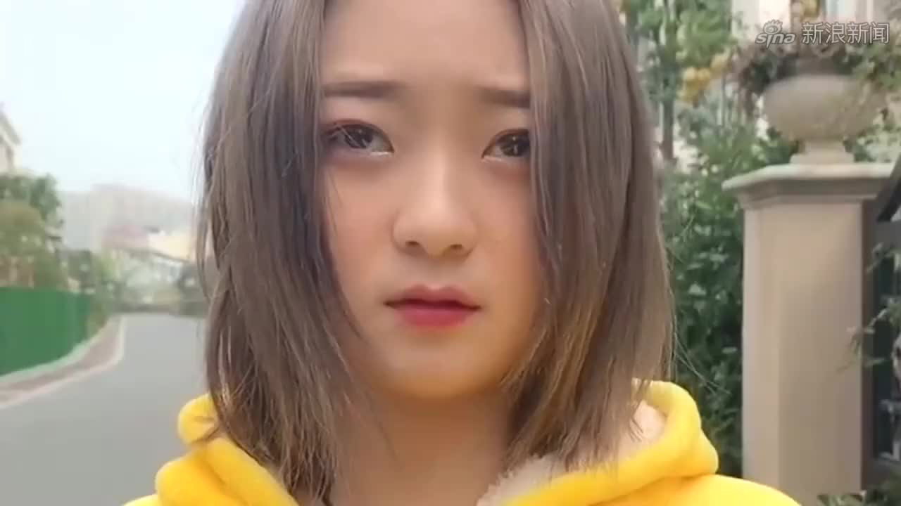 哑巴女孩被男友抛弃,沦落到工地搬水泥,3年后再相见男友后悔了