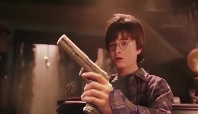 凯特王妃也爱哈利波特,看两人挥舞魔杖的样子,特别有孩子气!