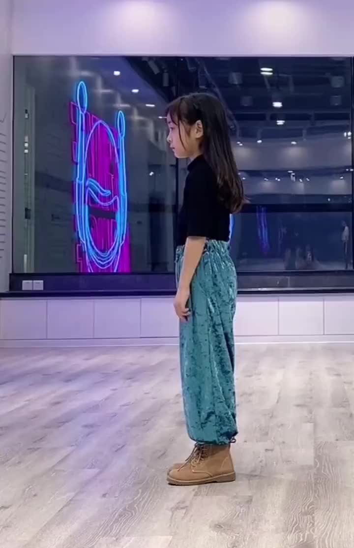 哈琳跳r1se《生生不息》舞蹈,是个多才多艺的小美女了!