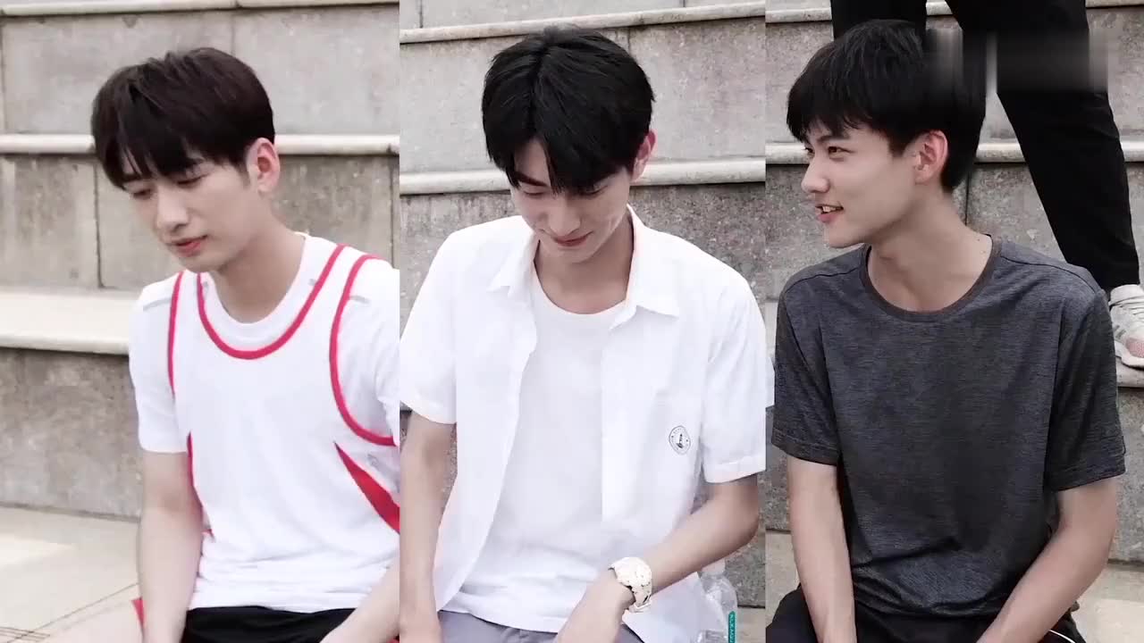 章扬给周静芒系鞋带