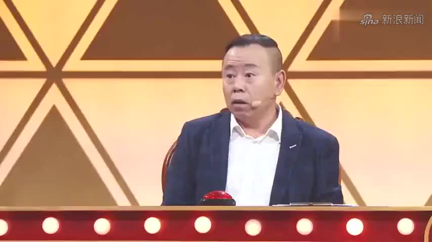 搞笑小品《卖刀》,小伙上门推销菜刀被误会,大姐跪地求饶