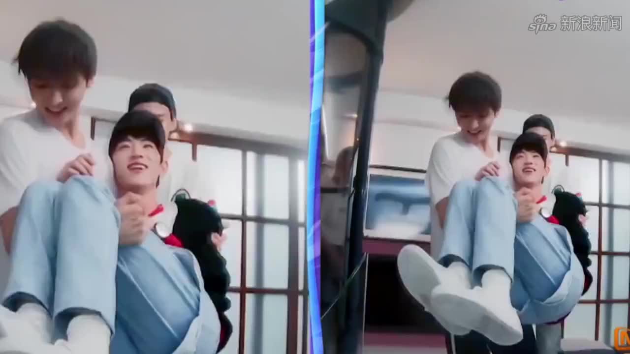 《我们恋爱吧》夏侯和小黑去泳池边玩