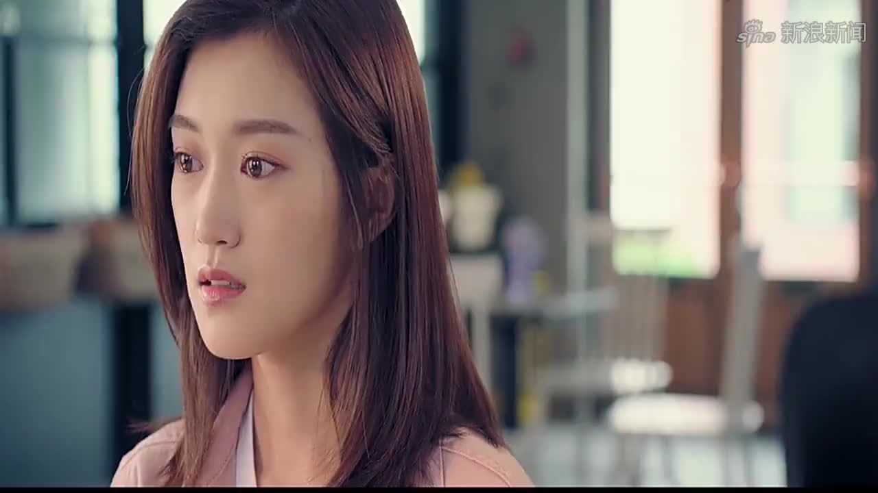 张静美发现自己喜欢上龙日一,干脆利索,直接拉着男神的领子献吻