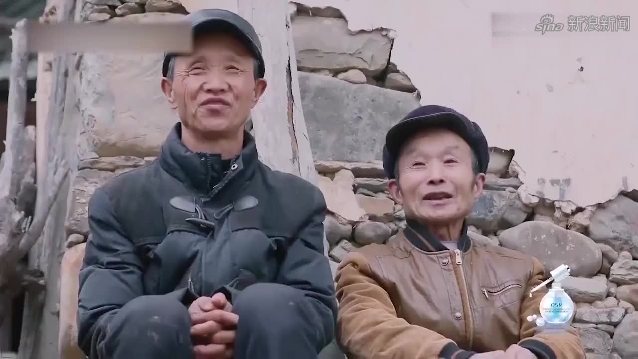 明星回老家系列,杜淳杜志国回老家,排山倒海的粉丝太受欢迎了!