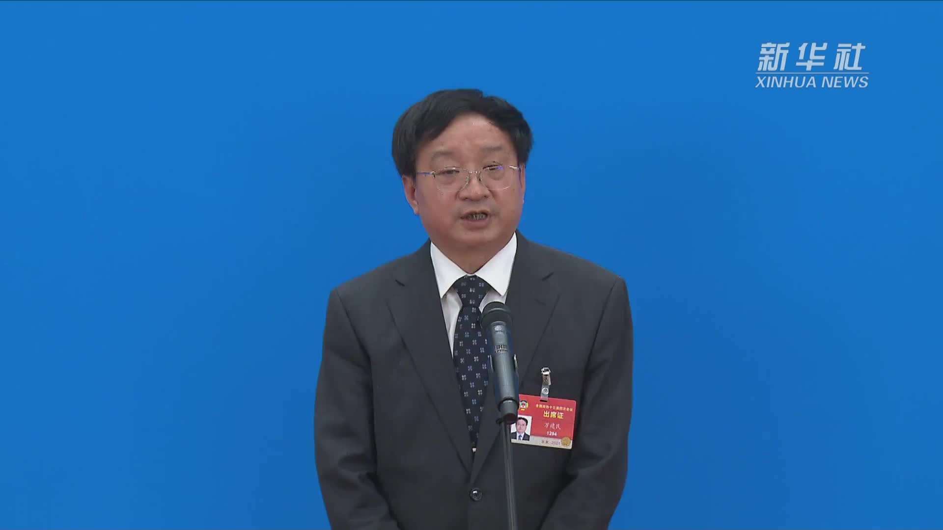 全国人大代表杨初格西:加快提升士官队伍能力素质