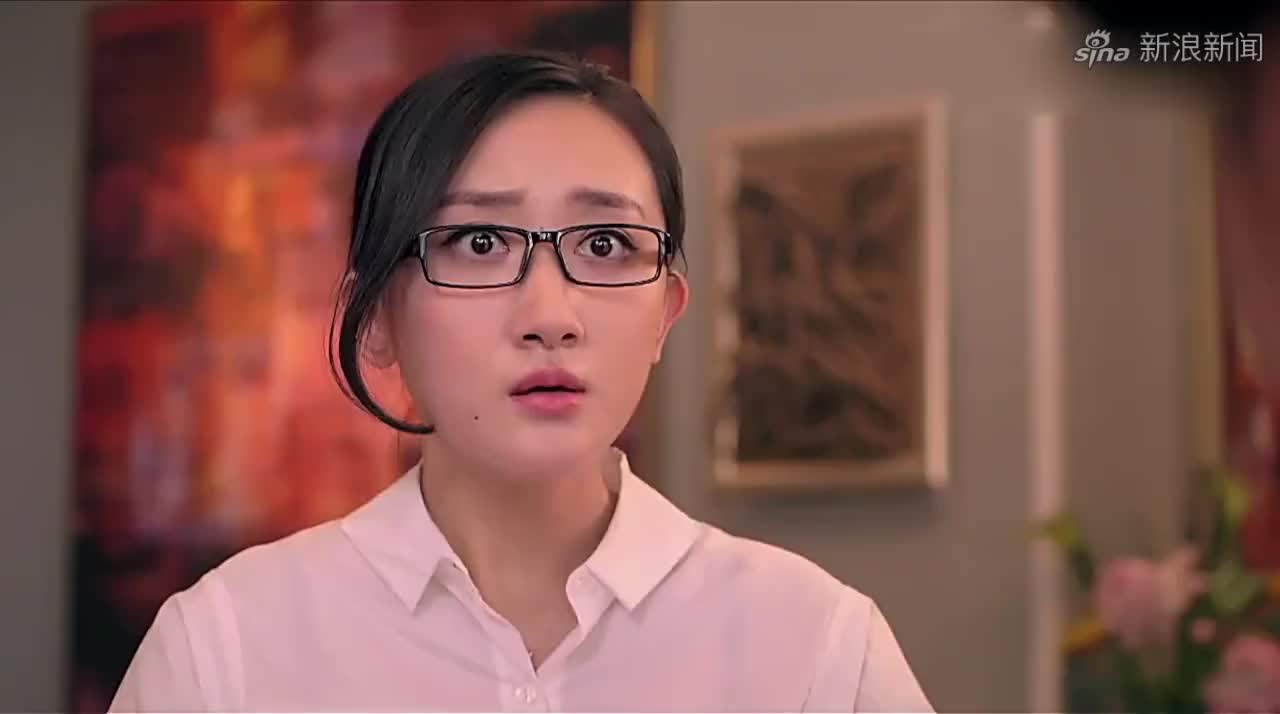 废柴兄弟之一和张晓蛟争演皇上,为争斗兰菲皇后俩人又打开了