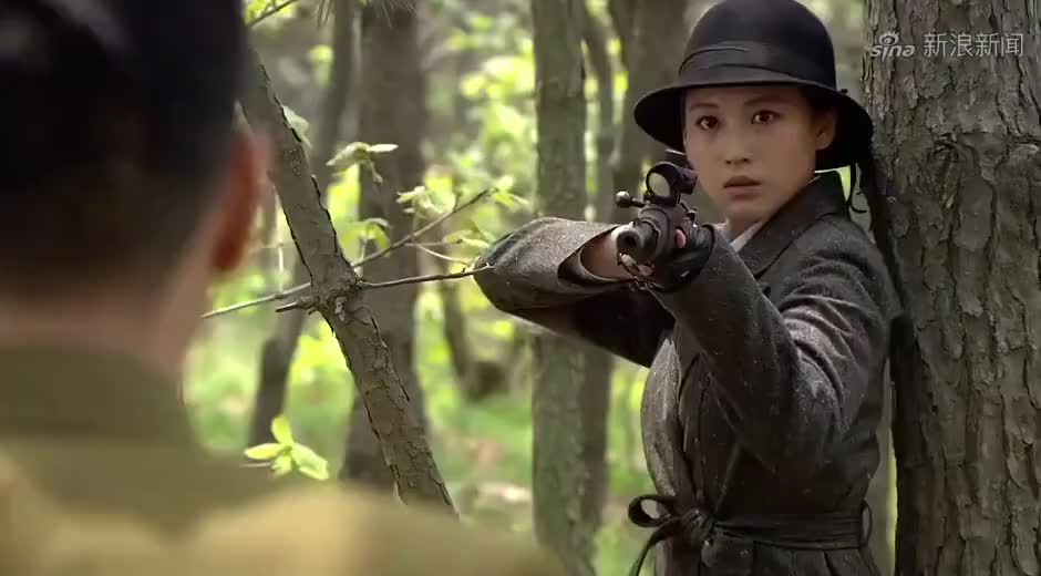 军统特务抓女狙击手,看到地上假发就知道出事,立马举手投降