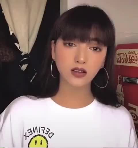 视频:热依娜发新歌diss back陈芳语 歌词藏头让对方闭嘴