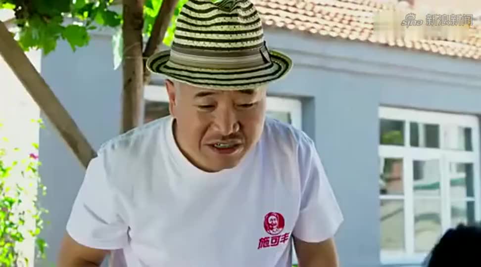 赵四走路过来给刘能赔礼道歉,穿个红背心,刘能变脸