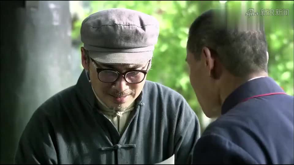 郑耀先交代自己风筝的身份,陈国华非要枪毙了他,老首长生气了