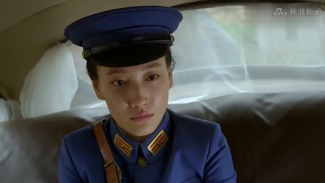 汉奸邀请美女跳舞,怎料美女是地下党,把定时炸弹放他身后